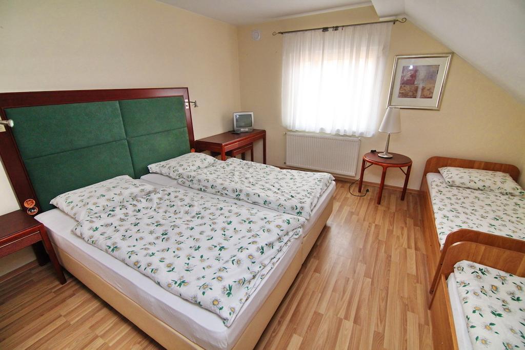 Noclegi Europa Boleslawiec  Zimmer foto